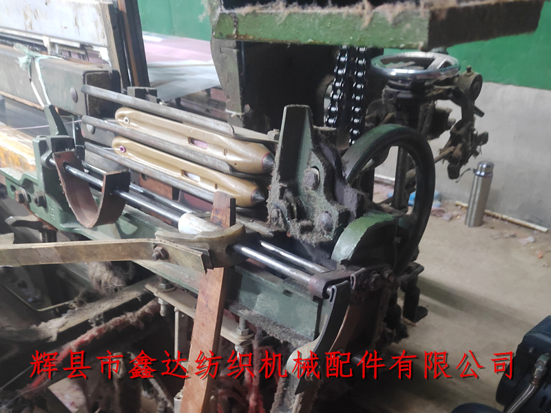 1515织布机的多梭箱装置